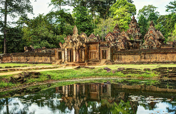 Majestic Angkor Wat, Siem Reap and Tonle Sap Lake Tour